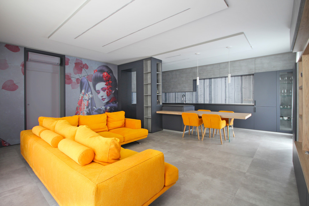 Immagine di un grande soggiorno contemporaneo aperto con sala formale, pareti grigie, pavimento con piastrelle in ceramica, nessun camino, TV a parete e pavimento grigio