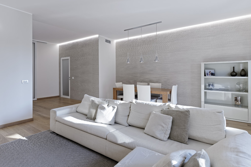 Inspiration for a contemporary family room remodel in Milan