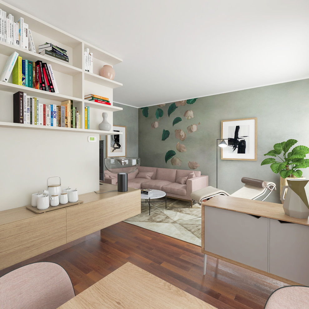 Foto de biblioteca en casa abierta actual de tamaño medio con paredes verdes, suelo de madera en tonos medios, pared multimedia y suelo marrón