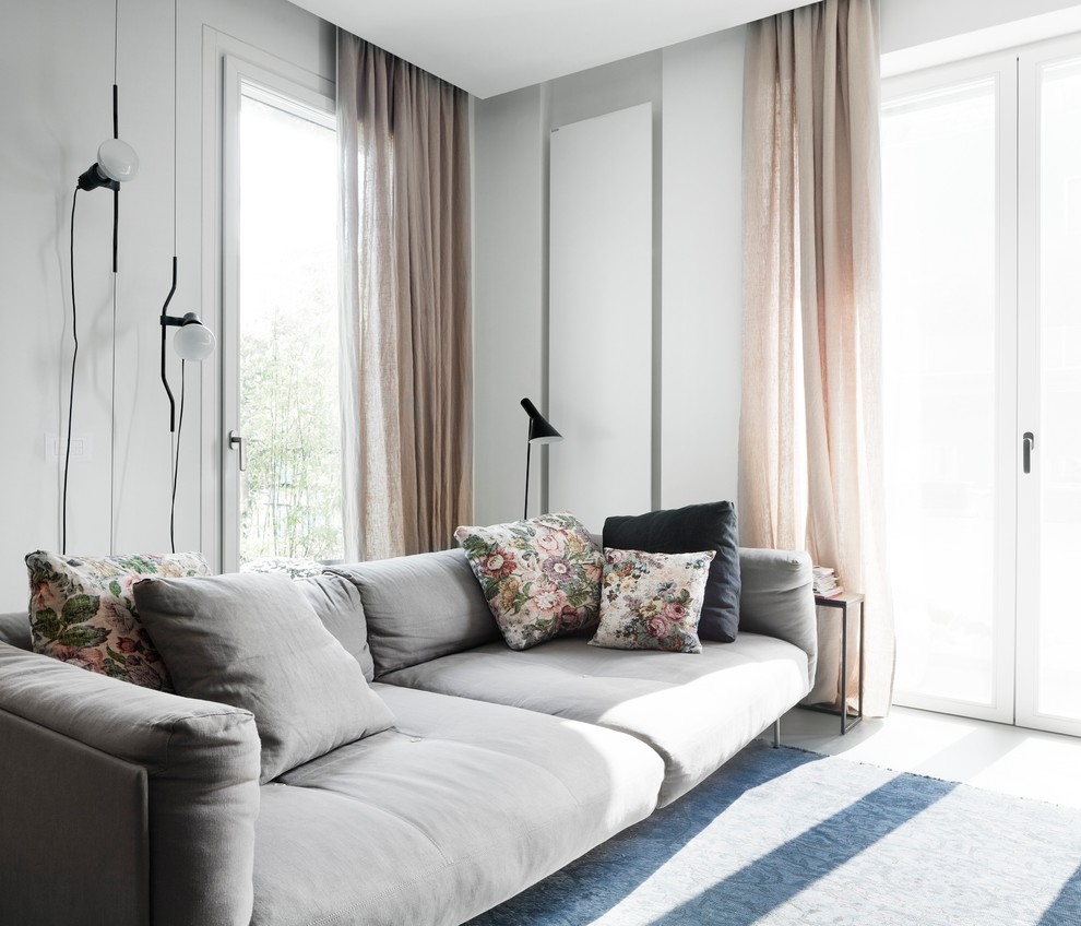 Immagine di un soggiorno design di medie dimensioni e aperto con pareti grigie
