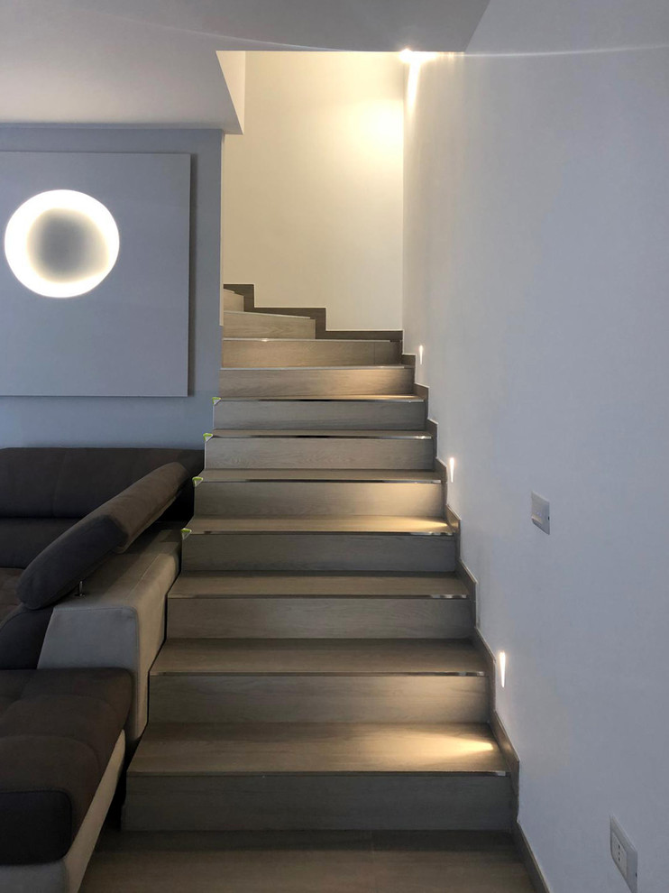 Diseño de escalera minimalista pequeña