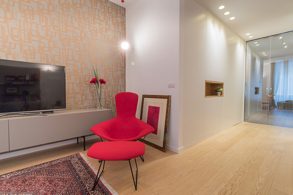 Ispirazione per un soggiorno minimal di medie dimensioni e aperto con pareti bianche, parquet chiaro e pavimento marrone