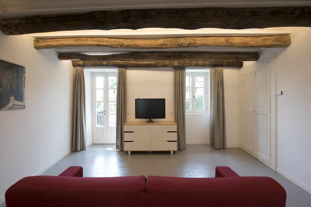 Ispirazione per un soggiorno minimal di medie dimensioni e chiuso con pareti bianche, pavimento in cemento e pavimento grigio