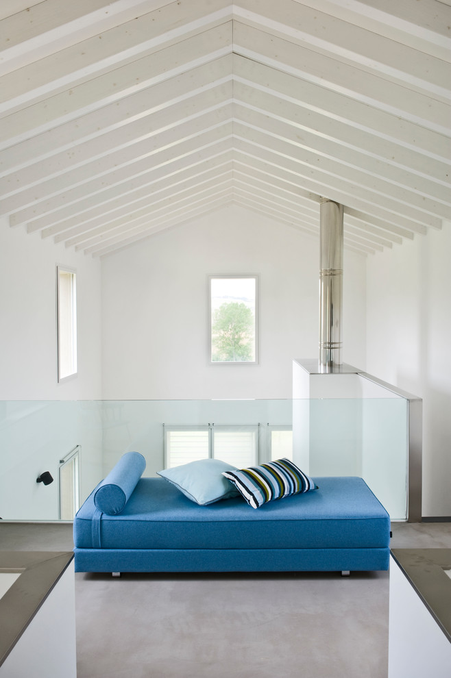 Modelo de sala de estar contemporánea extra grande con paredes blancas