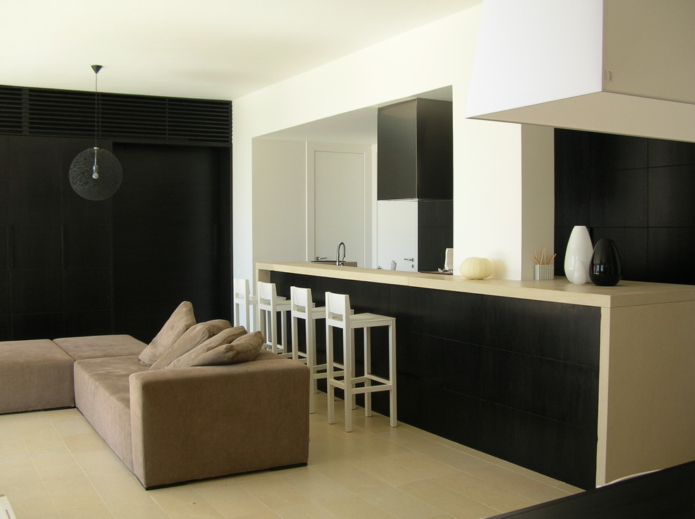 Modernes Wohnzimmer mit Hausbar in Neapel