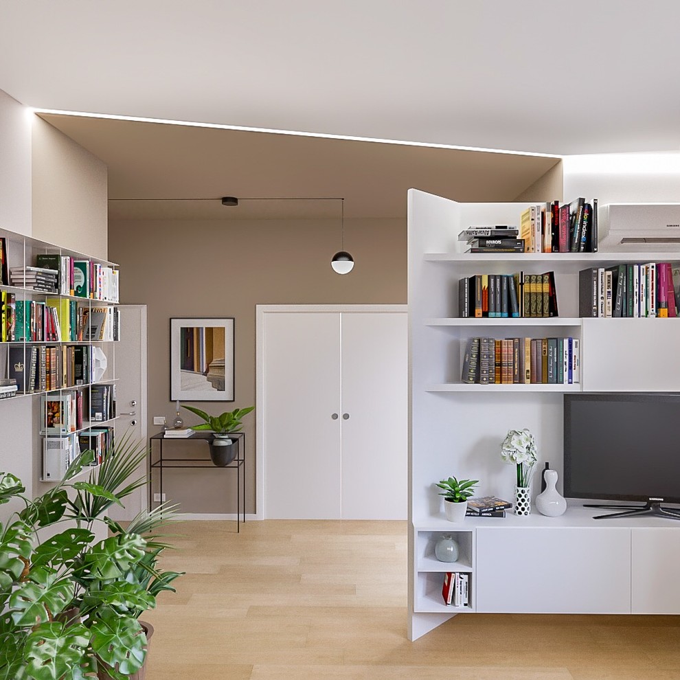 Mittelgroße, Offene Moderne Bibliothek mit beiger Wandfarbe, hellem Holzboden, Multimediawand und beigem Boden in Mailand