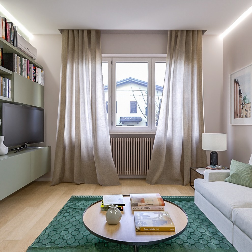 Idee per un soggiorno contemporaneo di medie dimensioni e chiuso con libreria, pareti beige, parquet chiaro, parete attrezzata e pavimento beige