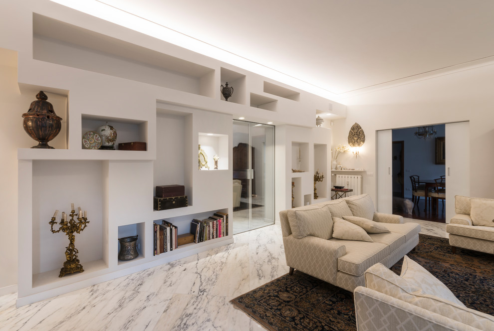 На фото: гостиная комната в современном стиле с белыми стенами и белым полом без камина, телевизора с