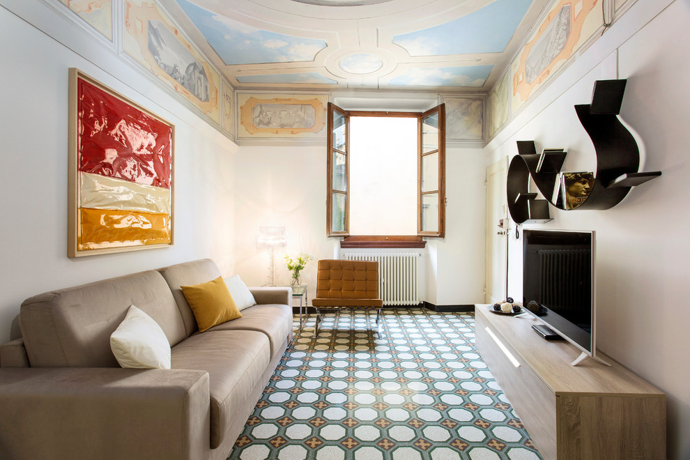 На фото: изолированная гостиная комната среднего размера в современном стиле с белыми стенами, отдельно стоящим телевизором, разноцветным полом, полом из керамической плитки и коричневым диваном без камина