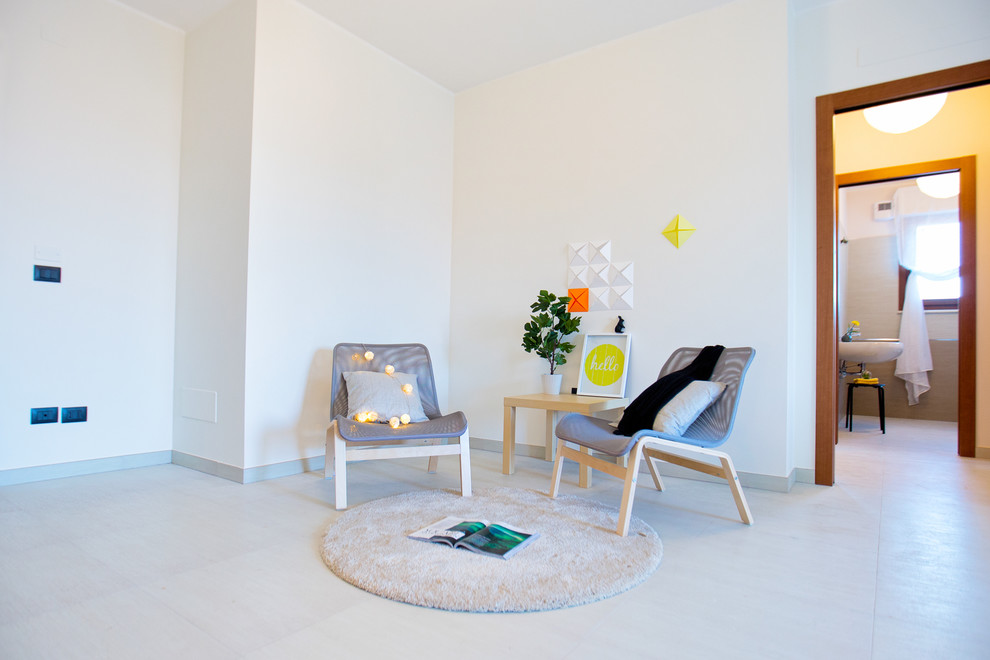 Immagine di un piccolo soggiorno contemporaneo aperto con pareti beige e pavimento con piastrelle in ceramica
