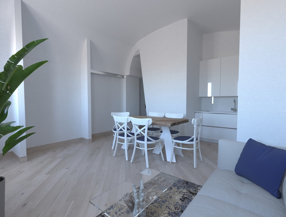 Immagine di un soggiorno mediterraneo di medie dimensioni e aperto con pareti bianche, parquet chiaro, nessun camino, TV a parete e pavimento beige