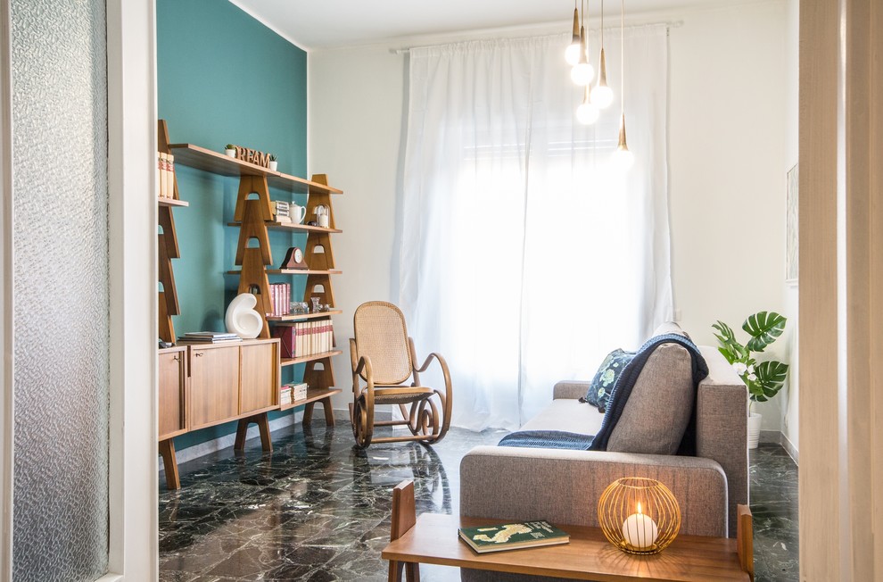 Idee per un soggiorno scandinavo con pareti verdi, pavimento in marmo, pavimento verde e libreria