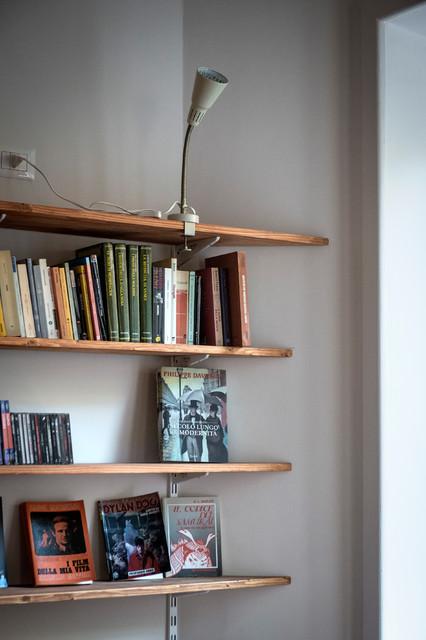 Libreria, Mensole di legno e cremagliere - Modern - Wohnbereich - Rom -  von 02A Studio, Architettura & Design