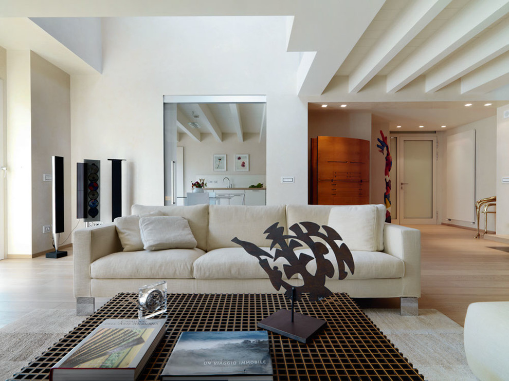 Idee per un grande soggiorno contemporaneo aperto con sala formale, pareti bianche e nessun camino