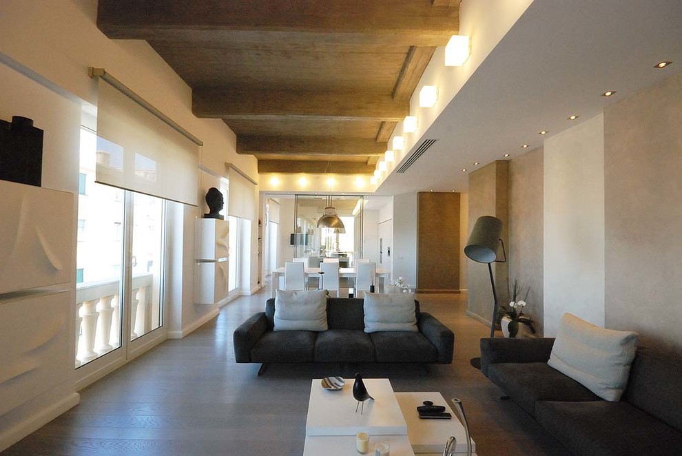 Ispirazione per un soggiorno design con pareti beige