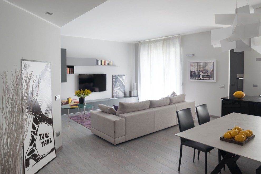 Photo of a contemporary living room in Milan.