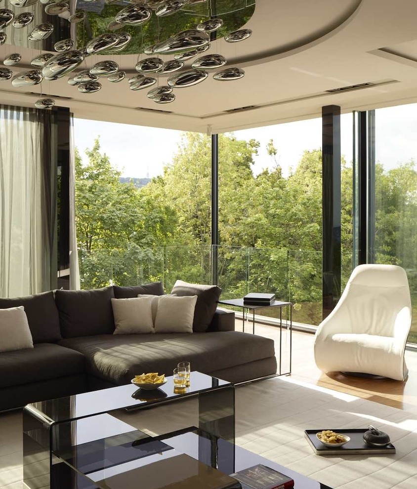 Свежая идея для дизайна: гостиная комната в современном стиле с красивыми шторами - отличное фото интерьера