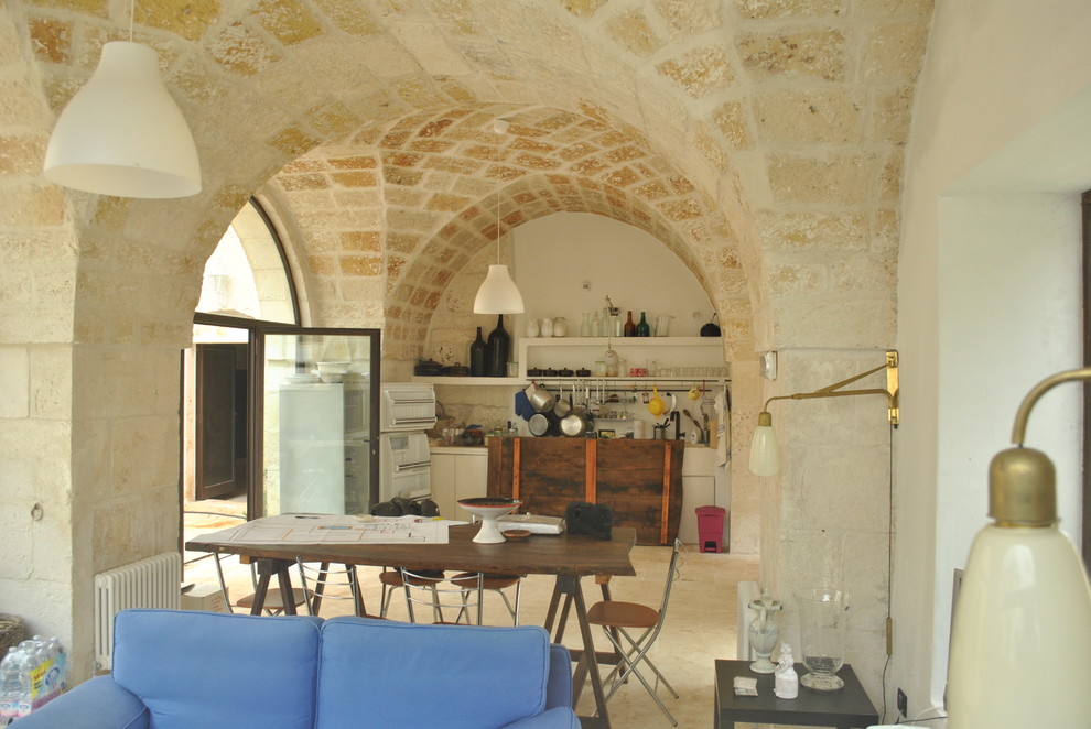 Photo of a country living room in Bari.
