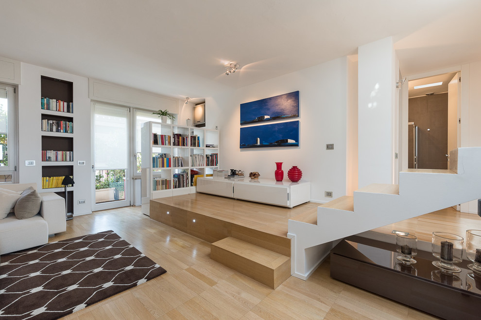 Example of a trendy family room design in Milan