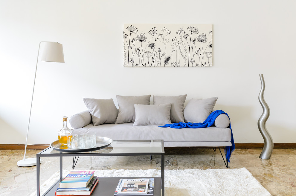 Ispirazione per un soggiorno design di medie dimensioni con pareti bianche e pavimento in marmo