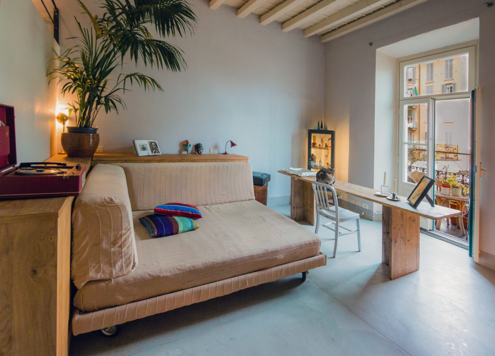 Idee per un soggiorno shabby-chic style aperto con pareti bianche, nessuna TV e pavimento grigio