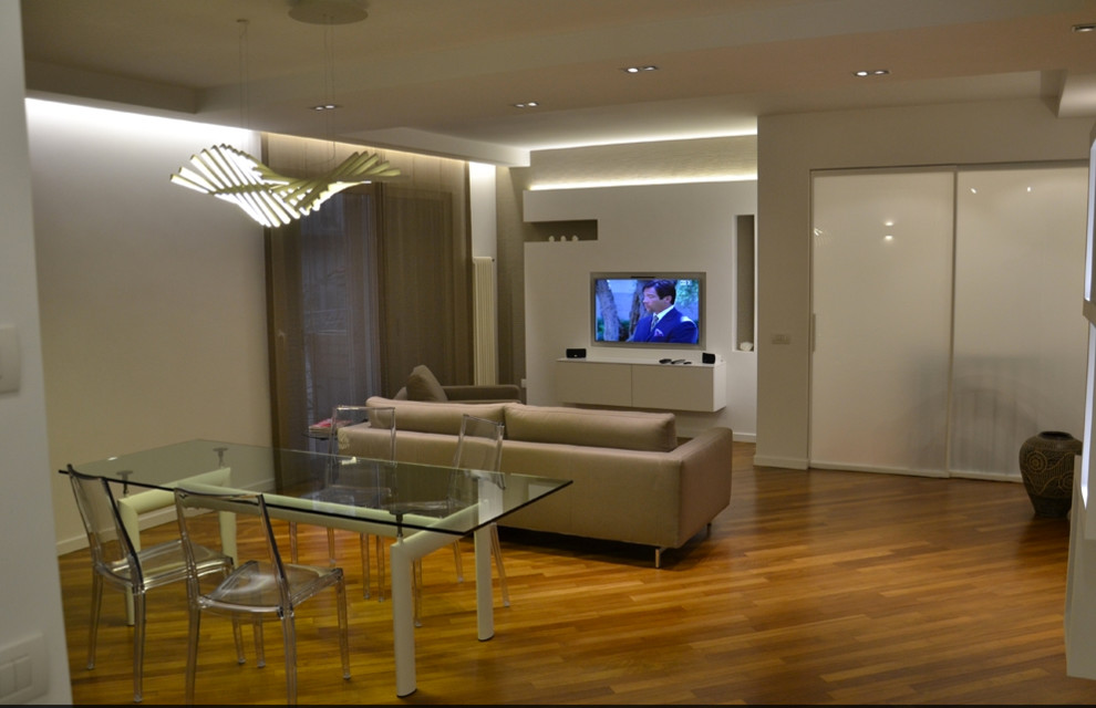 Photo of a contemporary living room in Bologna.