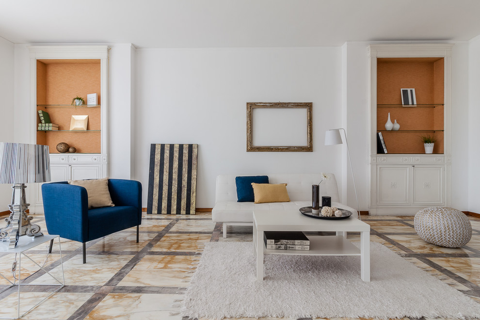 Esempio di un ampio soggiorno contemporaneo aperto con pareti bianche e pavimento in marmo