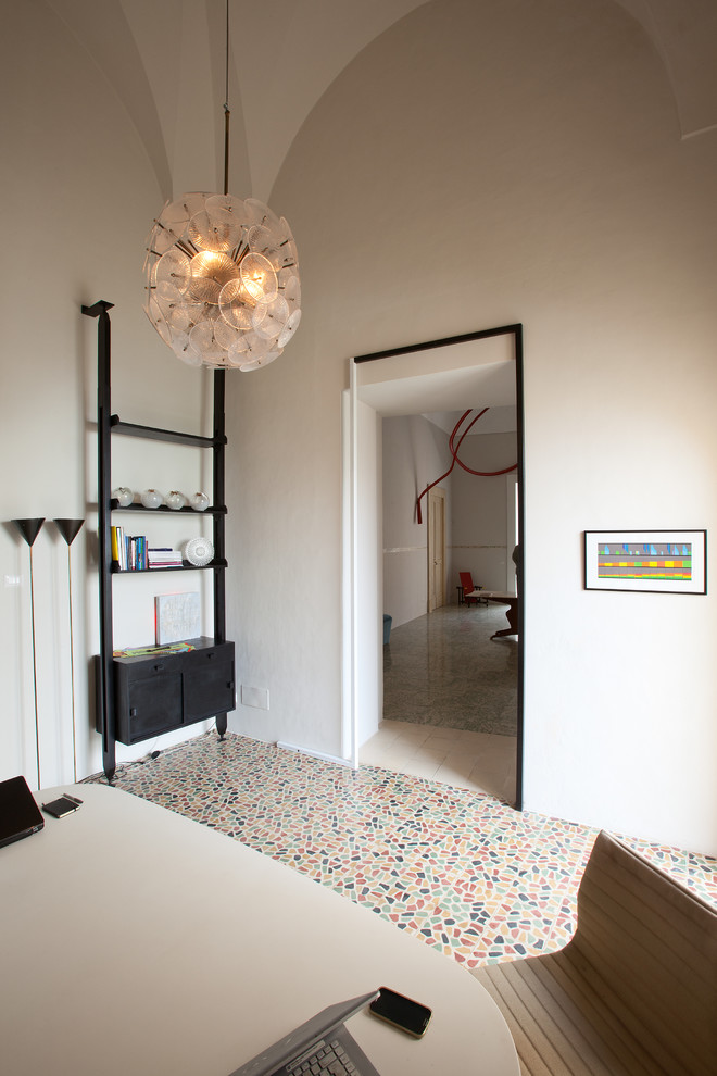 Esempio di un soggiorno minimalista di medie dimensioni con pareti bianche