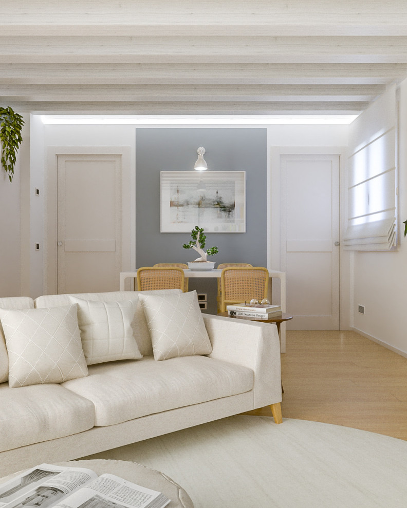 На фото: маленькая открытая гостиная комната в современном стиле с белыми стенами, светлым паркетным полом и балками на потолке для на участке и в саду
