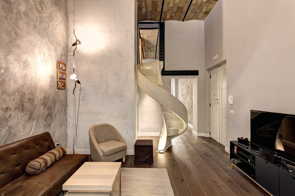 Свежая идея для дизайна: гостиная комната в стиле лофт с серыми стенами и темным паркетным полом - отличное фото интерьера