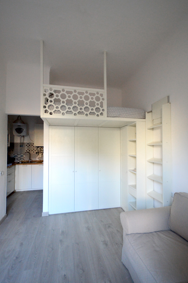 Ispirazione per un piccolo soggiorno shabby-chic style con pareti bianche