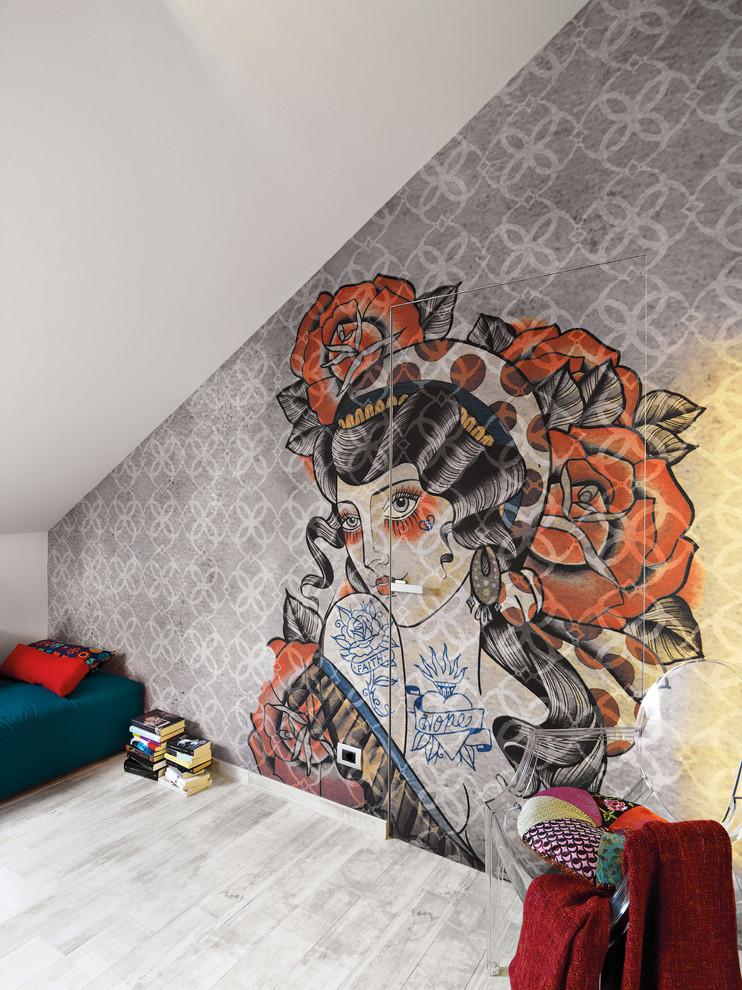 Kleines, Offenes Modernes Wohnzimmer mit weißer Wandfarbe und Porzellan-Bodenfliesen in Turin