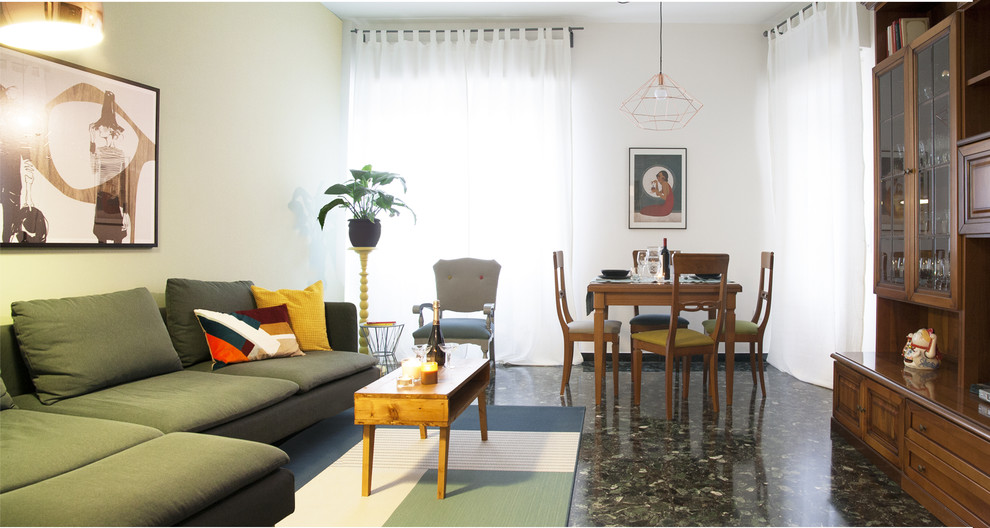 Идея дизайна: изолированная гостиная комната среднего размера в стиле ретро с зелеными стенами, мраморным полом и черным полом