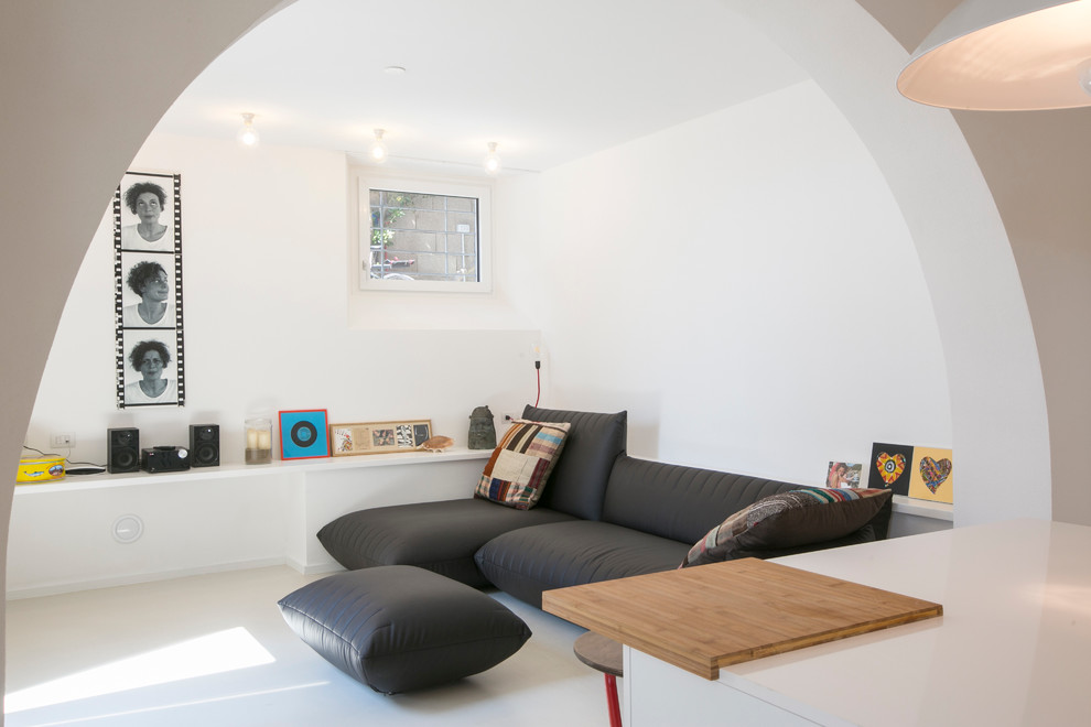 Immagine di un soggiorno contemporaneo aperto con pareti bianche e pavimento in gres porcellanato