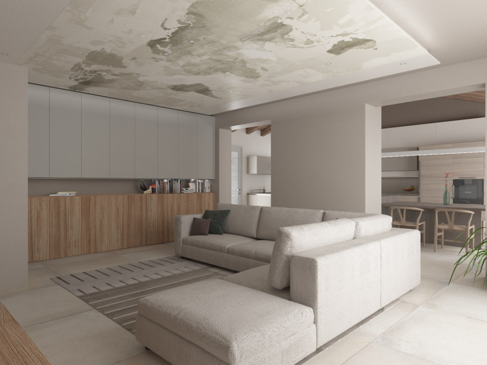 Стильный дизайн: большая открытая гостиная комната в скандинавском стиле с бежевыми стенами, полом из керамогранита, телевизором на стене, серым полом и потолком с обоями - последний тренд