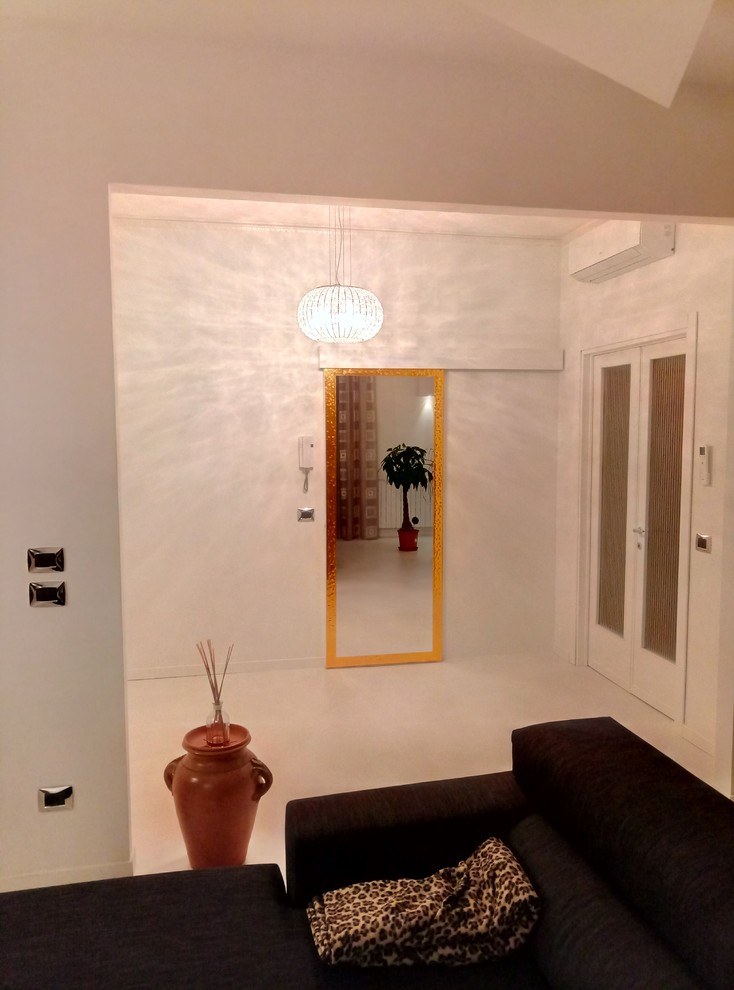 Esempio di un soggiorno minimalista con angolo bar e pavimento bianco
