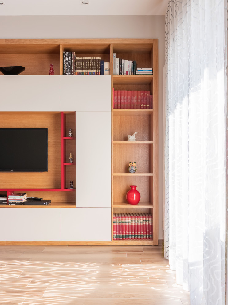 Esempio di un grande soggiorno moderno aperto con libreria, pareti multicolore, pavimento in gres porcellanato e TV a parete
