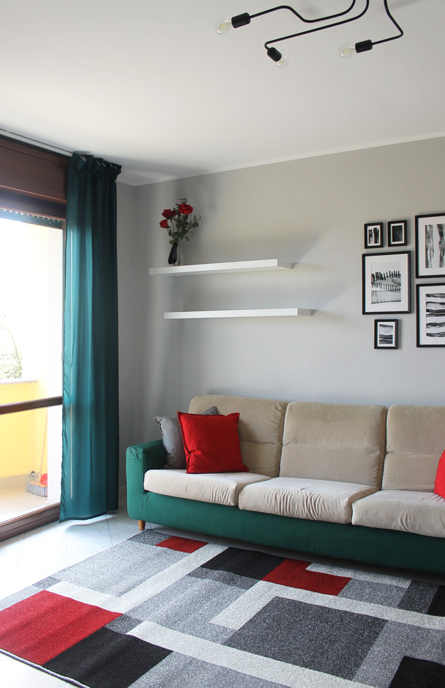 Idéer för ett litet modernt allrum med öppen planlösning, med grå väggar, klinkergolv i porslin och rosa golv