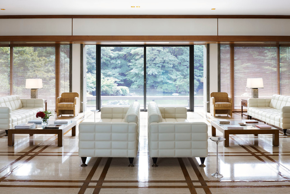 Пример оригинального дизайна: парадная, открытая гостиная комната в современном стиле с белыми стенами без камина, телевизора