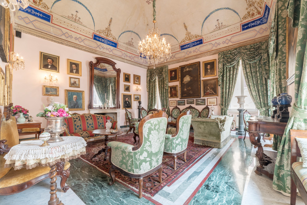 Foto di un soggiorno tradizionale chiuso con sala formale e pavimento multicolore