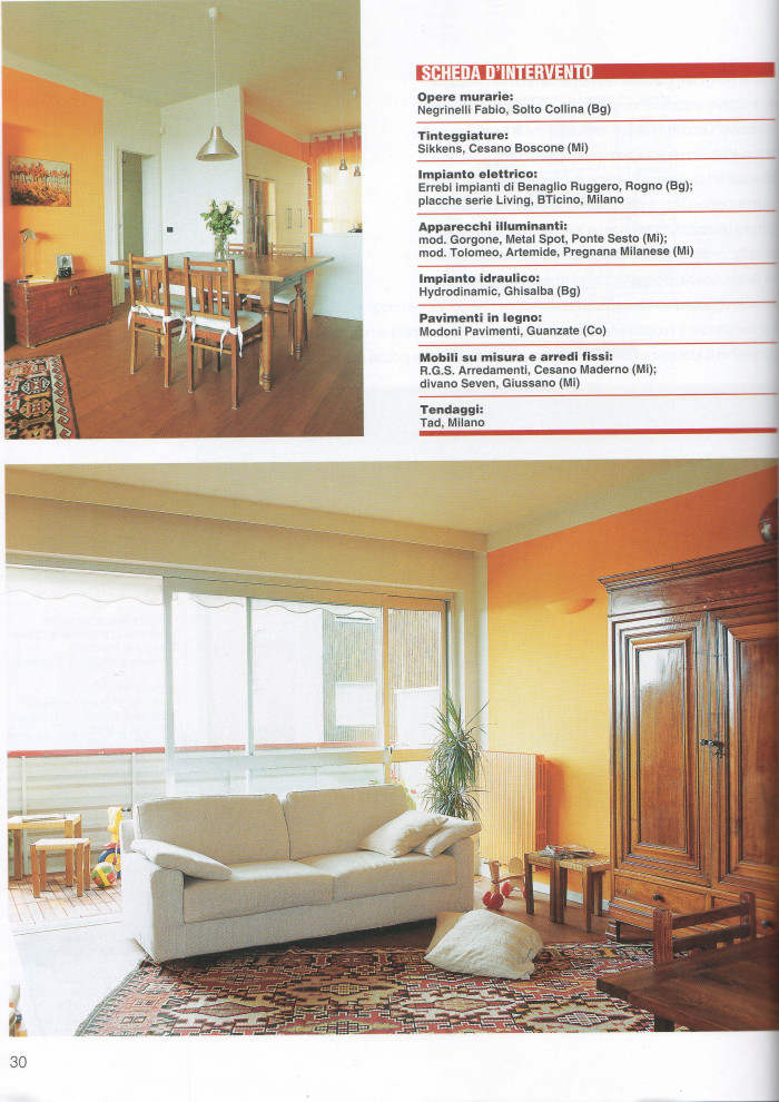 Diseño de sala de estar abierta bohemia de tamaño medio con parades naranjas y suelo de madera oscura