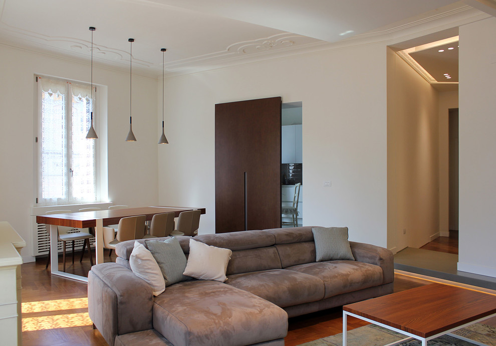 Photo of a contemporary living room in Turin.