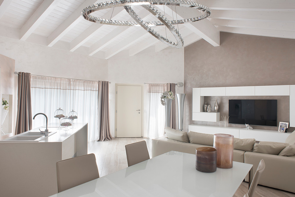 Inspiration for a mid-sized contemporary living room remodel in Milan