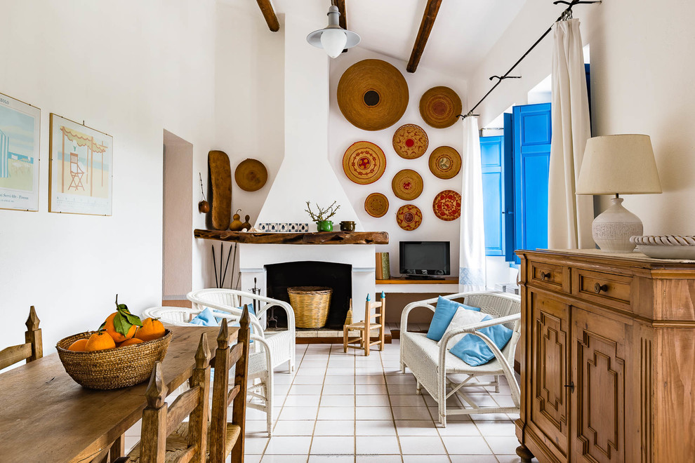 Inspiration for a mediterranean living room remodel in Cagliari