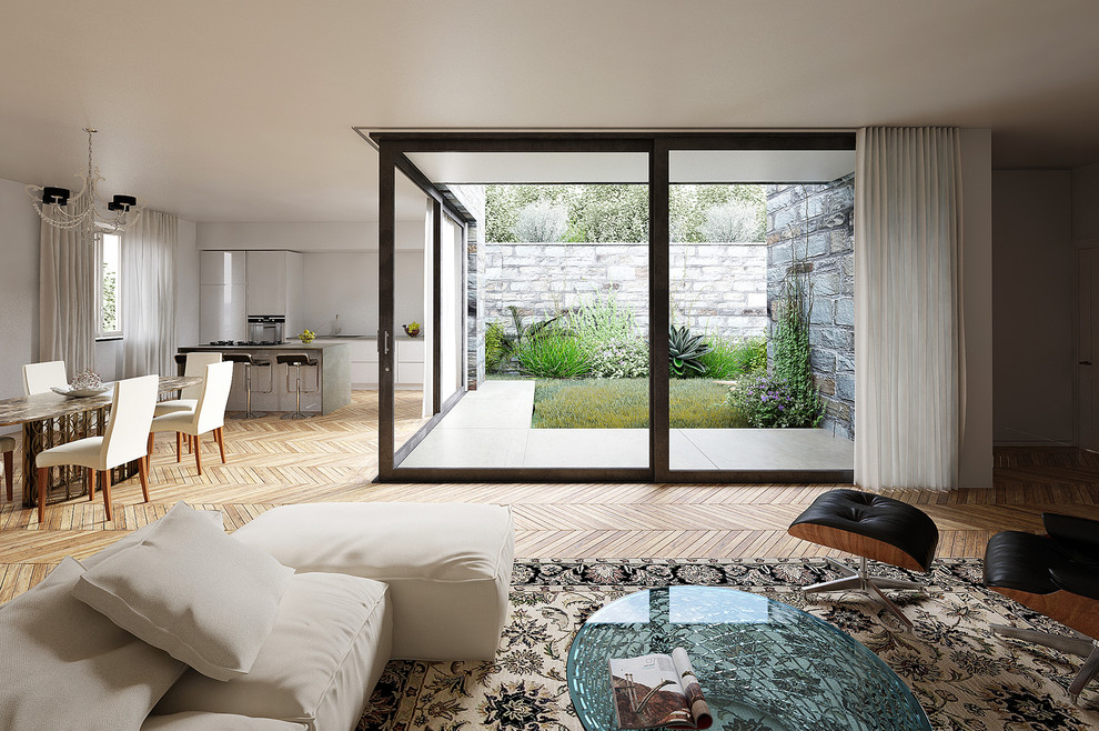 Foto di un ampio soggiorno minimal aperto con sala formale, pareti bianche e pavimento in legno massello medio