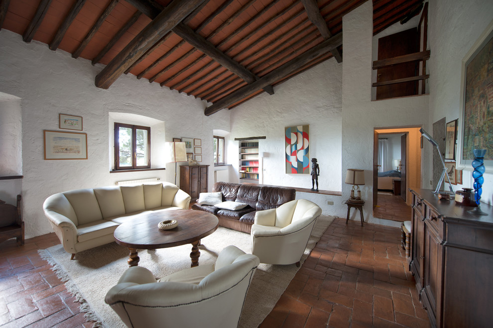 Example of a country living room design in Florence