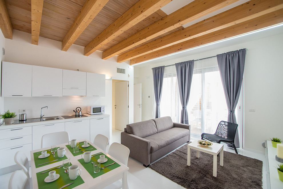 Свежая идея для дизайна: открытая гостиная комната среднего размера в современном стиле с белыми стенами - отличное фото интерьера