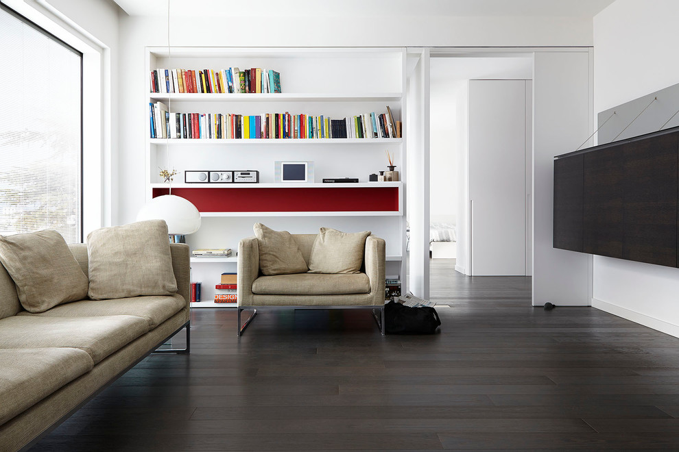 Immagine di un soggiorno minimalista di medie dimensioni e chiuso con parquet scuro