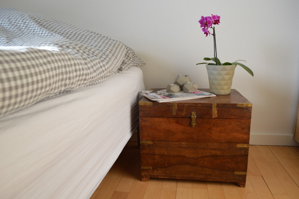 Inspiration for a mid-century modern bedroom remodel in Copenhagen
