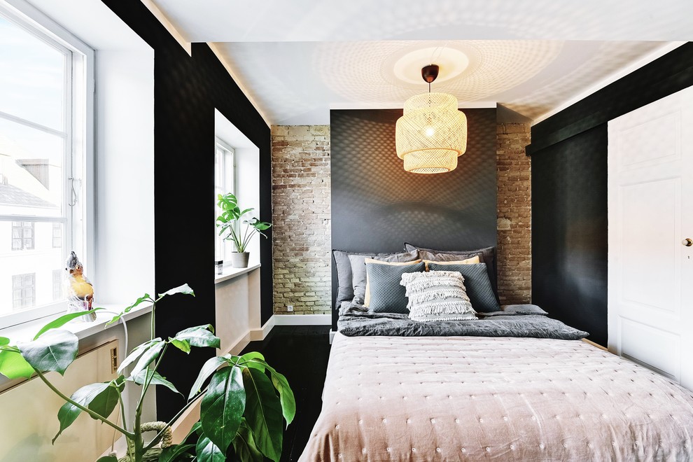 Свежая идея для дизайна: маленькая спальня в скандинавском стиле для на участке и в саду - отличное фото интерьера